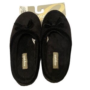 Easy Spirit black slippers. New . Size Medium ( 6.5 - 7.5 )